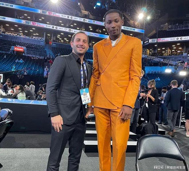 风云突变费城76人今夜临场应变，荷甲版图或变，更衣室稳定，团队化学反应显著