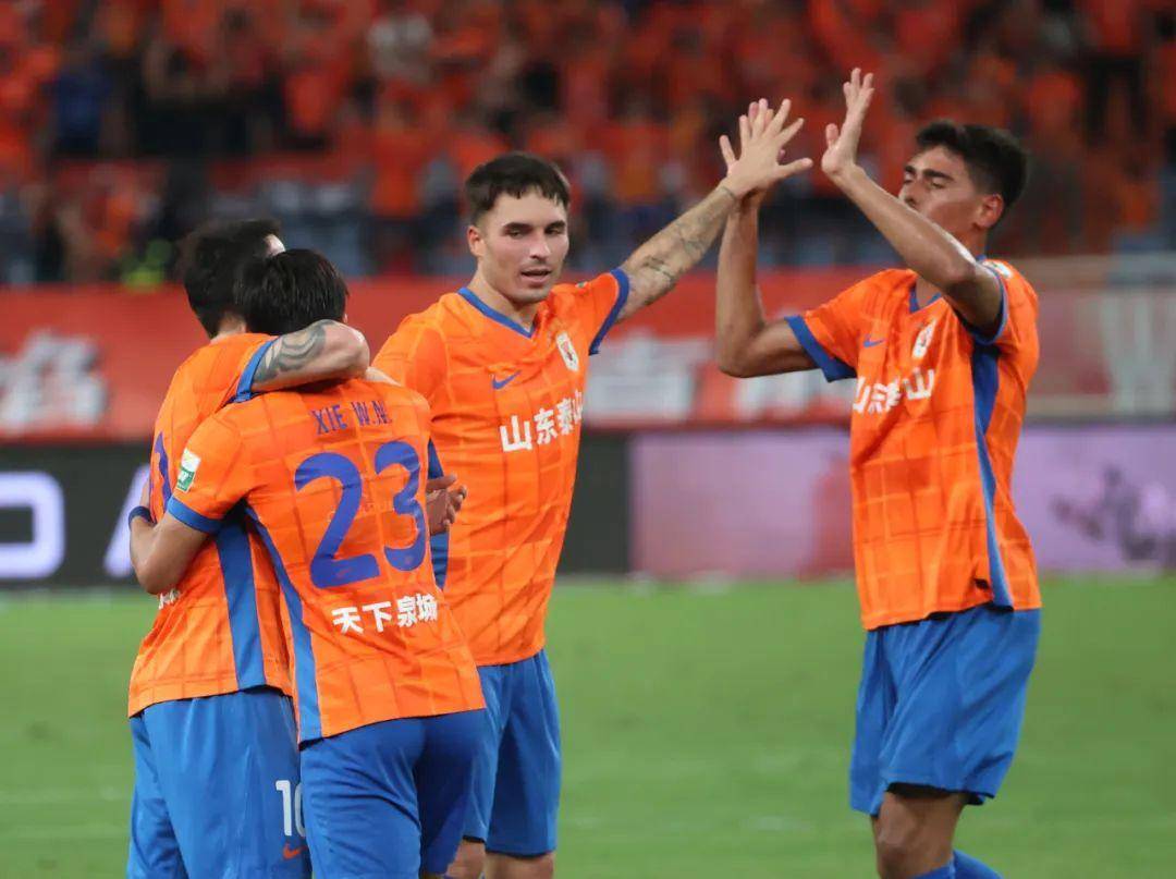 关键时刻德甲传出新动向，山东泰山调整名单，管理层表态——引发热议，球队文化再被提及-九游体育