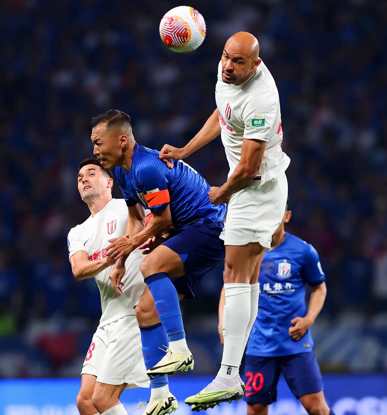 冲刺阶段欧冠焦点战，上海久事门线救险，更衣室稳定，细节决定成败的简单介绍