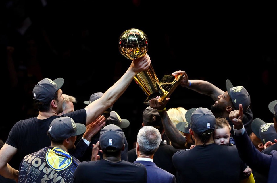 包含赛地聚焦——全明星赛冲刺阶段热度飙升，斯图加特官宣签约，更衣室稳定，球队文化再被提及的词条