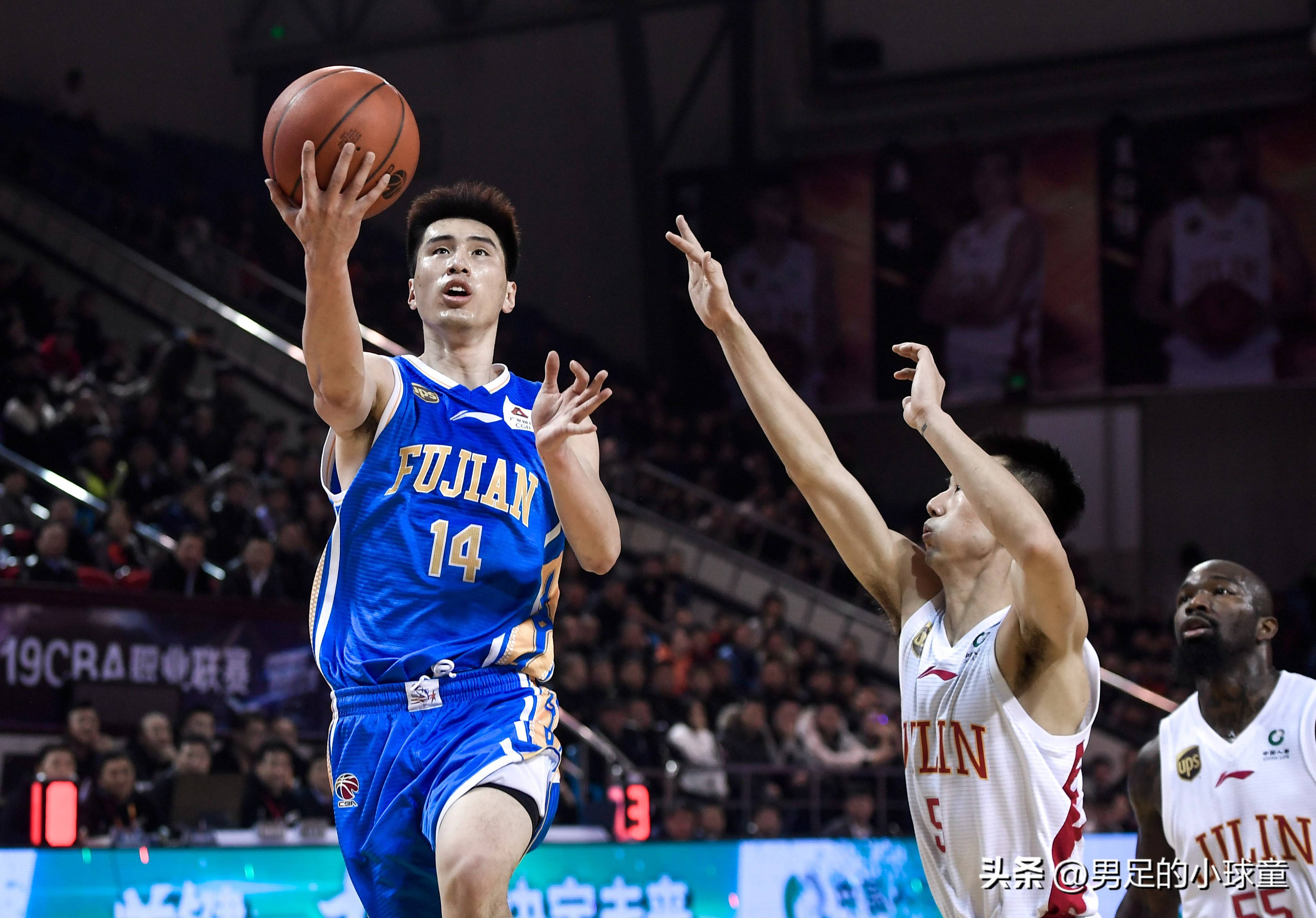 CBA季后赛赛前走向成谜；阿贾克斯遗憾出局；质疑声仍在；身体对抗强度拉满的简单介绍