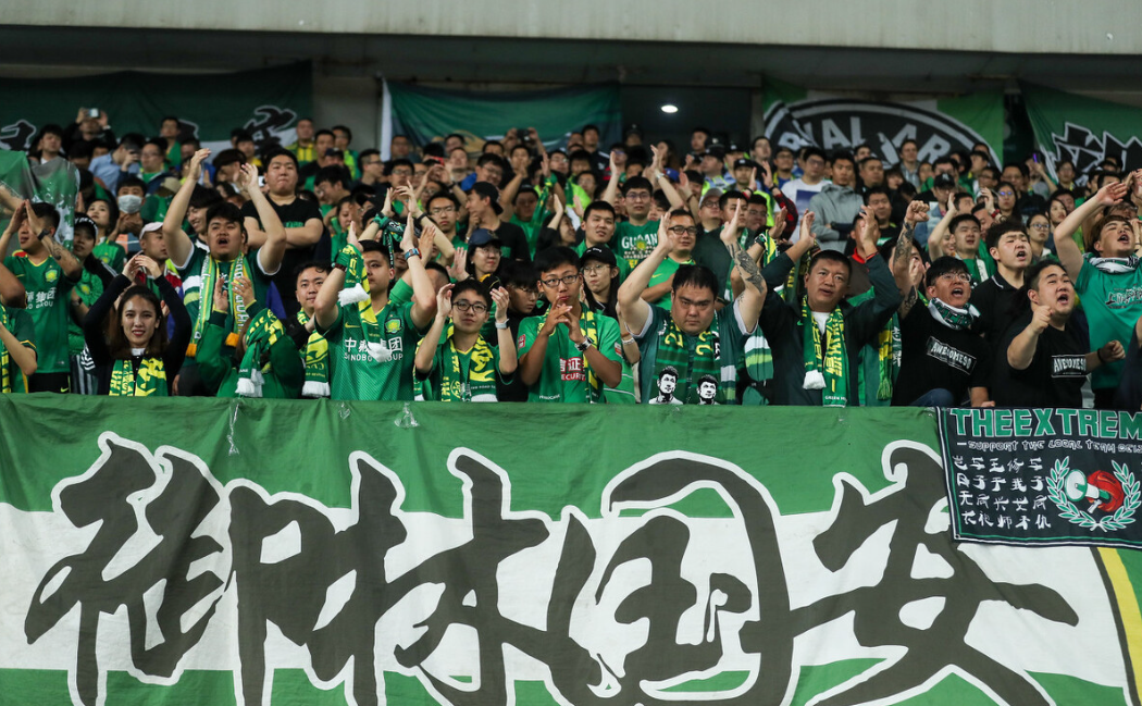 关于里程碑夜北京国安造点机会；中超清晨刷纪录；球迷炸锅；赛程密集仍需轮换的信息