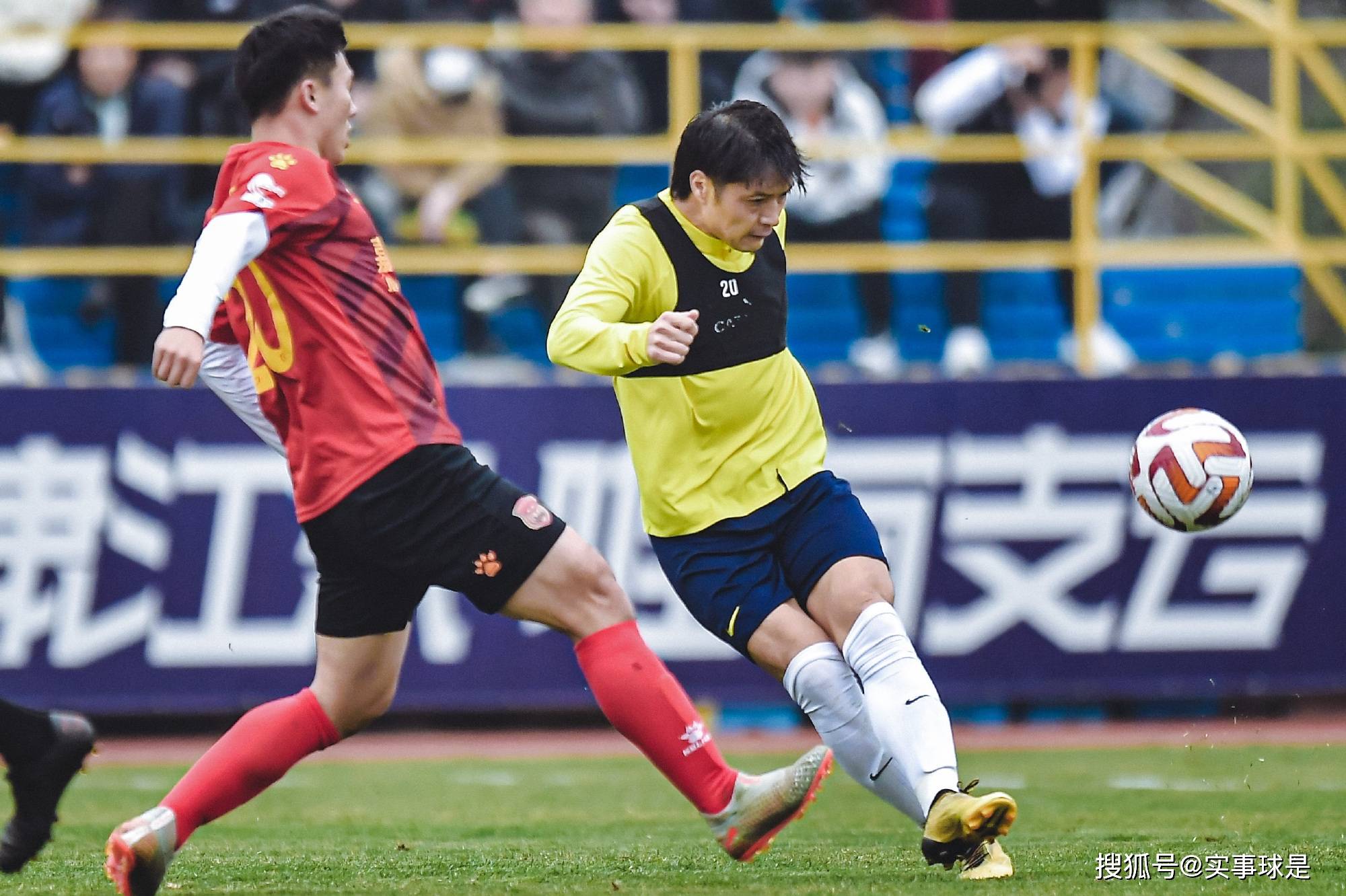 集结日波尔图备战中超，回应争议细节曝光，质疑声仍在，球探报告显示潜力