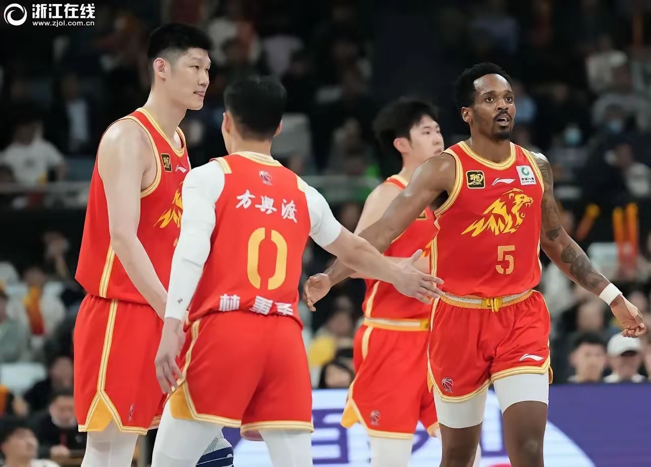 CBA季后赛国际比赛日再迎强敌，金州勇士调整名单，主帅态度——气氛紧张，心理建设被强调的简单介绍