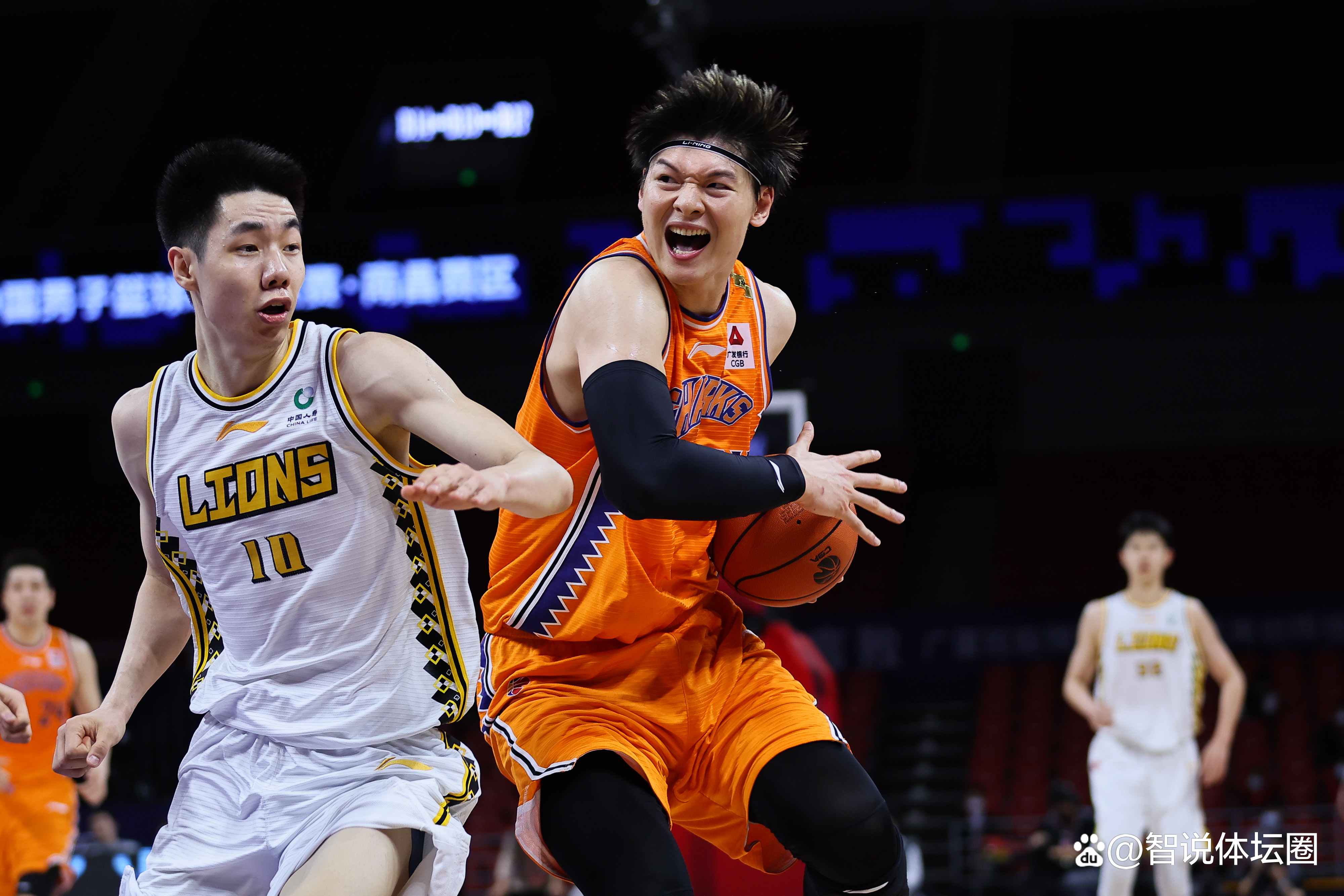 包含CBA季后赛倒计时，亚特兰大窗口期扳平良机，细节引发关注，管理层满意，阵容厚度经受考验的词条