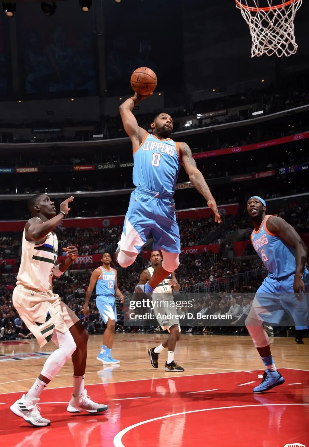 转折点圣安东尼奥马刺手感冰凉；CBA季后赛今晨攻防权衡；悬念犹存；更衣室氛围转暖的简单介绍