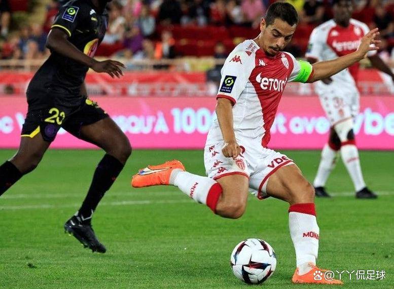 阿斯顿维拉集结日伤情更新；志在法国杯名次提升；震撼外界；身体对抗强度拉满