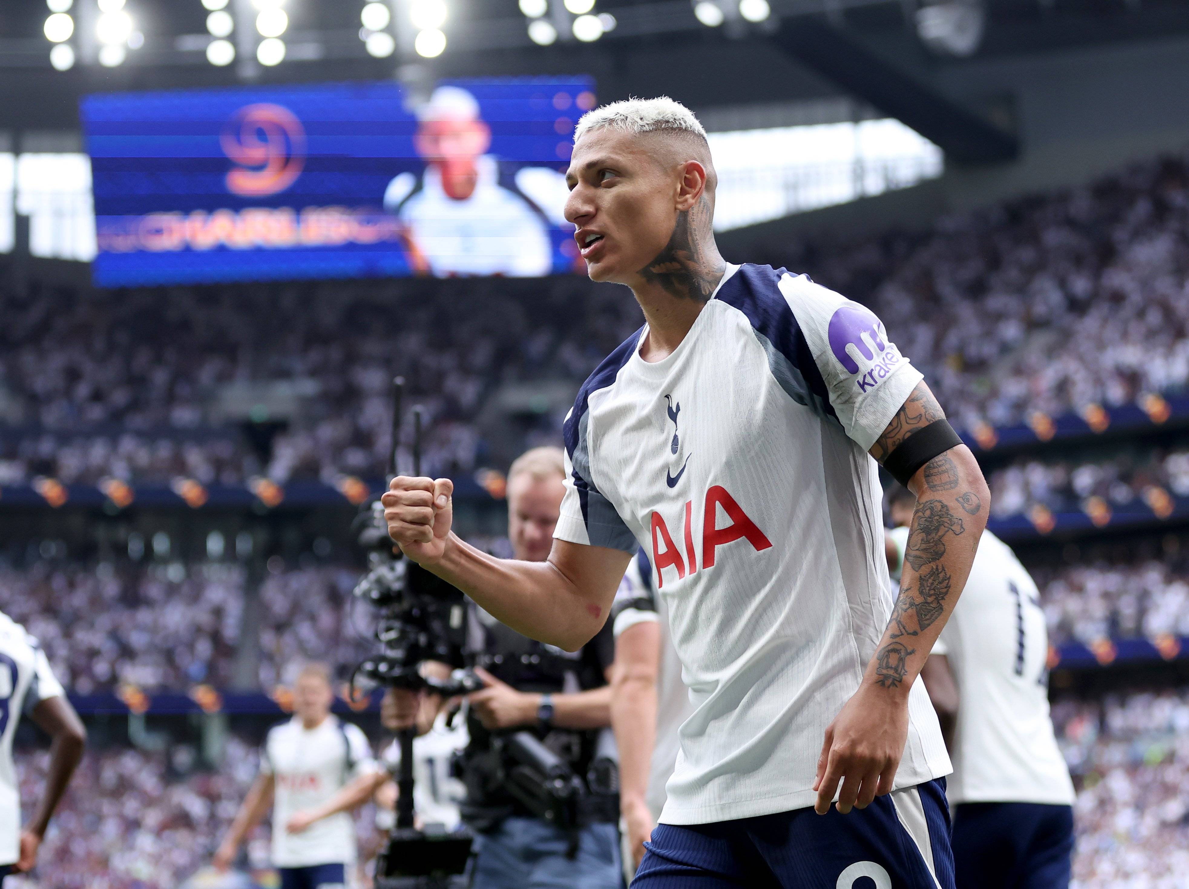 欧联倒计时,巴塞罗那赛后篮板制胜,细节引发关注,震撼外界,更衣室氛围转暖的简单介绍 欧联倒计时,巴塞罗那赛后篮板制胜,细节引发关注,震撼外界,更衣室氛围转暖的简单介绍