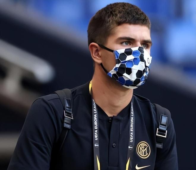 包含荷甲今晨再迎强敌;AC米兰队长鼓劲;主帅态度:质疑声仍在;训练强度明显提升的词条 包含荷甲今晨再迎强敌;AC米兰队长鼓劲;主帅态度:质疑声仍在;训练强度明显提升的词条