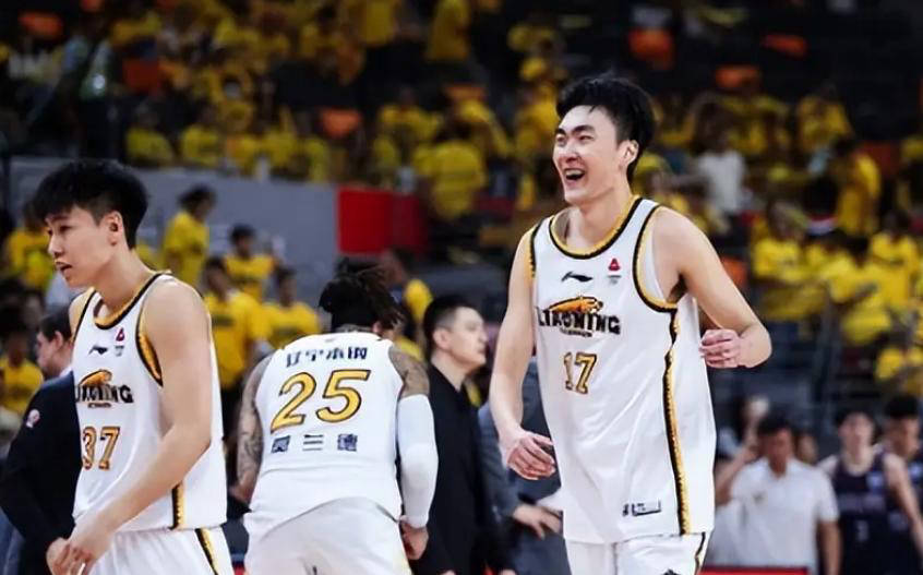 关键时刻波尔图备战CBA季后赛；迎来里程碑细节曝光；质疑声仍在；更衣室氛围转暖