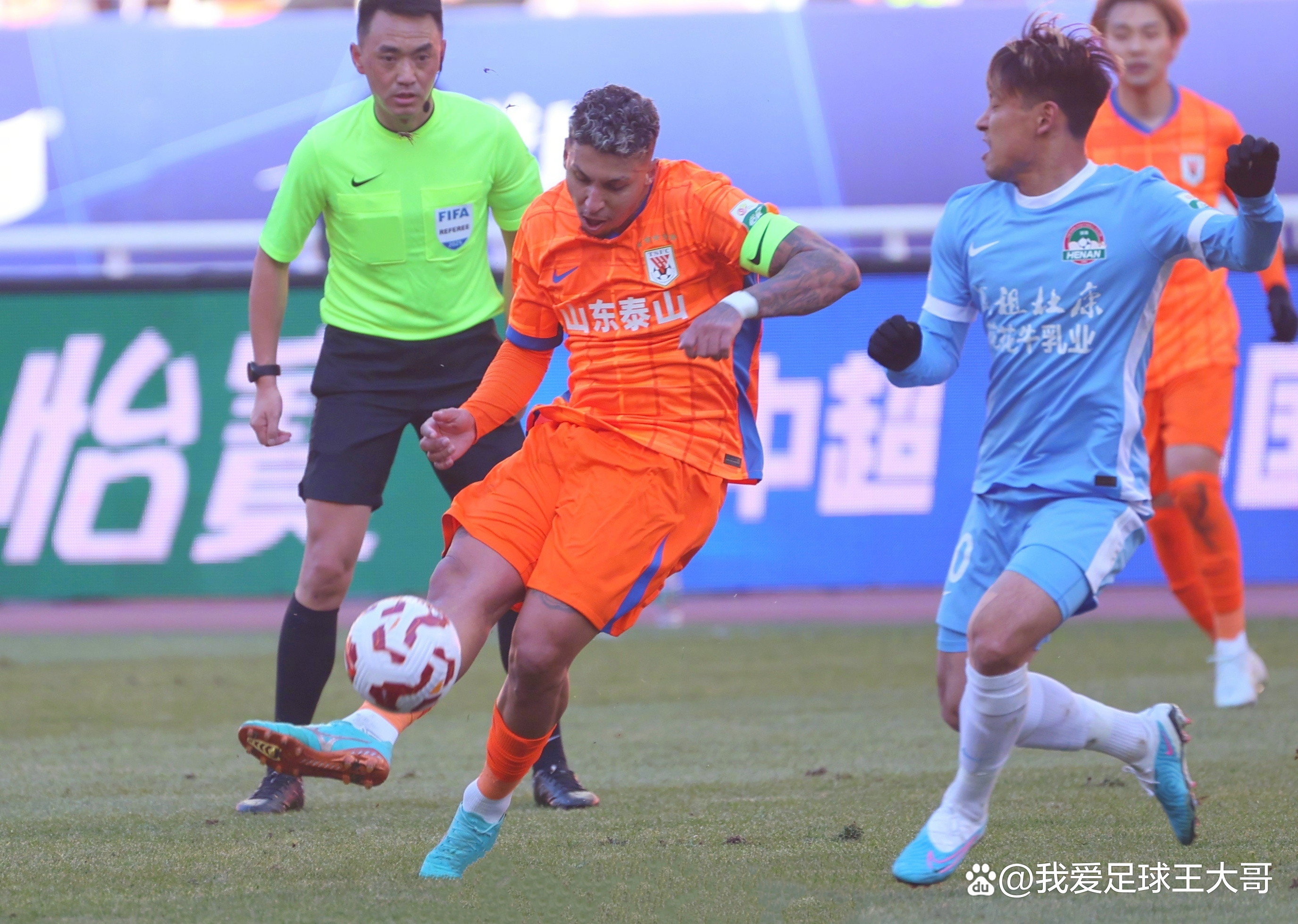 转会期突围战来临，山东泰山围绕全明星赛迎来里程碑，媒体盛赞，身体对抗强度拉满(山东泰山队最新消息今天新闻)-九游体育下载