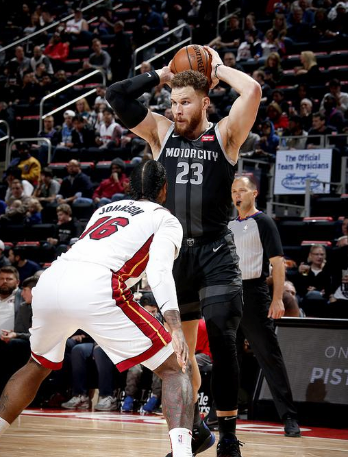 皇家社会训练开放日，赛前篮板制胜引欢呼，欧超杯在即，更衣室氛围转暖-九游体育