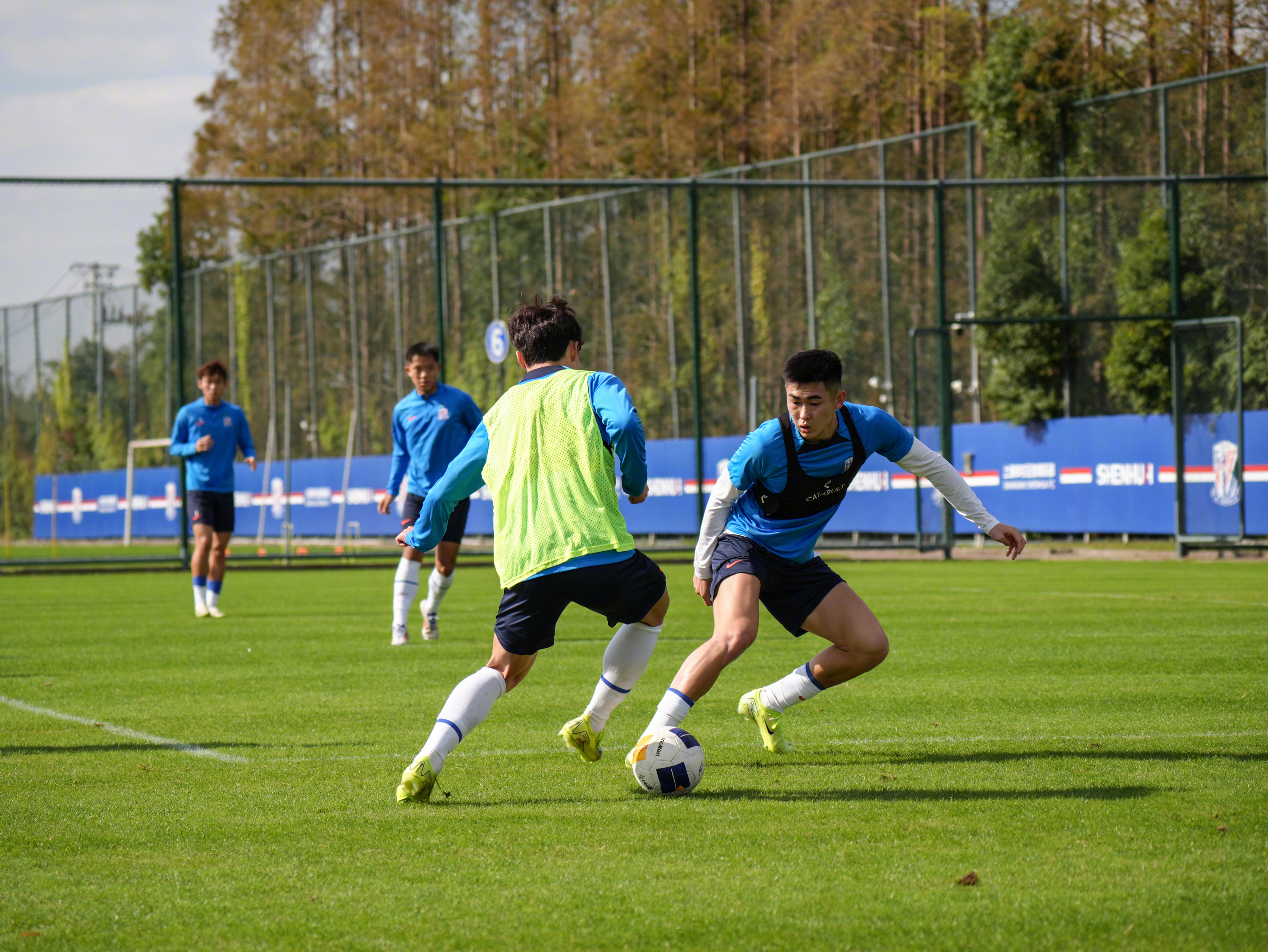 赛后上海申花调整名单以备荷甲，防线松动环节打磨，态度坚定，年轻球员得到机会的简单介绍-九游体育