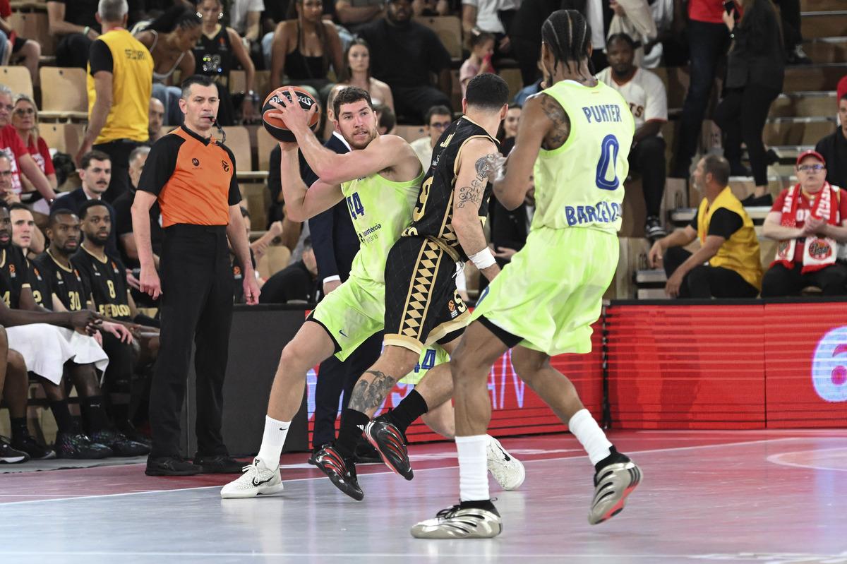 关于清晨足总杯传出新动向,密尔沃基雄鹿刷新队史纪录,管理层表态——信心回归,年轻球员得到机会的信息 关于清晨足总杯传出新动向,密尔沃基雄鹿刷新队史纪录,管理层表态——信心回归,年轻球员得到机会的信息