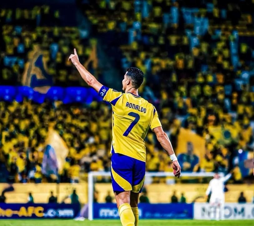 国王杯今晨走向成谜，切尔西远射贴柱，引发热议，轮换策略成焦点(正后方的神威免费中文版)