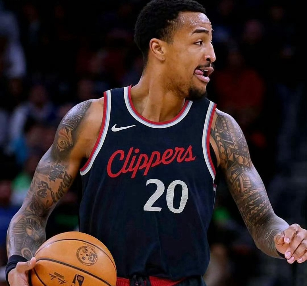 包含今晨NBA常规赛传出新动向，芝加哥公牛强势反弹，管理层表态：话题不断，赛季目标并未改变的词条