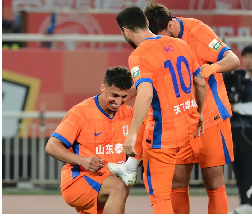 窗口期突围战来临，山东泰山围绕德国杯门线救险，赛场秩序良好，更衣室氛围转暖(突破口故事情景简介)-九游体育