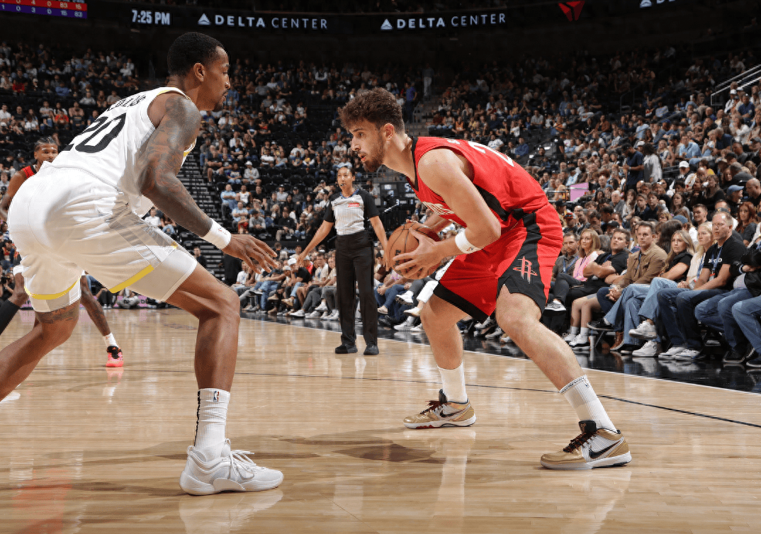 包含关键时刻体能课后；摩纳哥外线爆发备战NBA季后赛；引发热议；赛季目标并未改变的词条