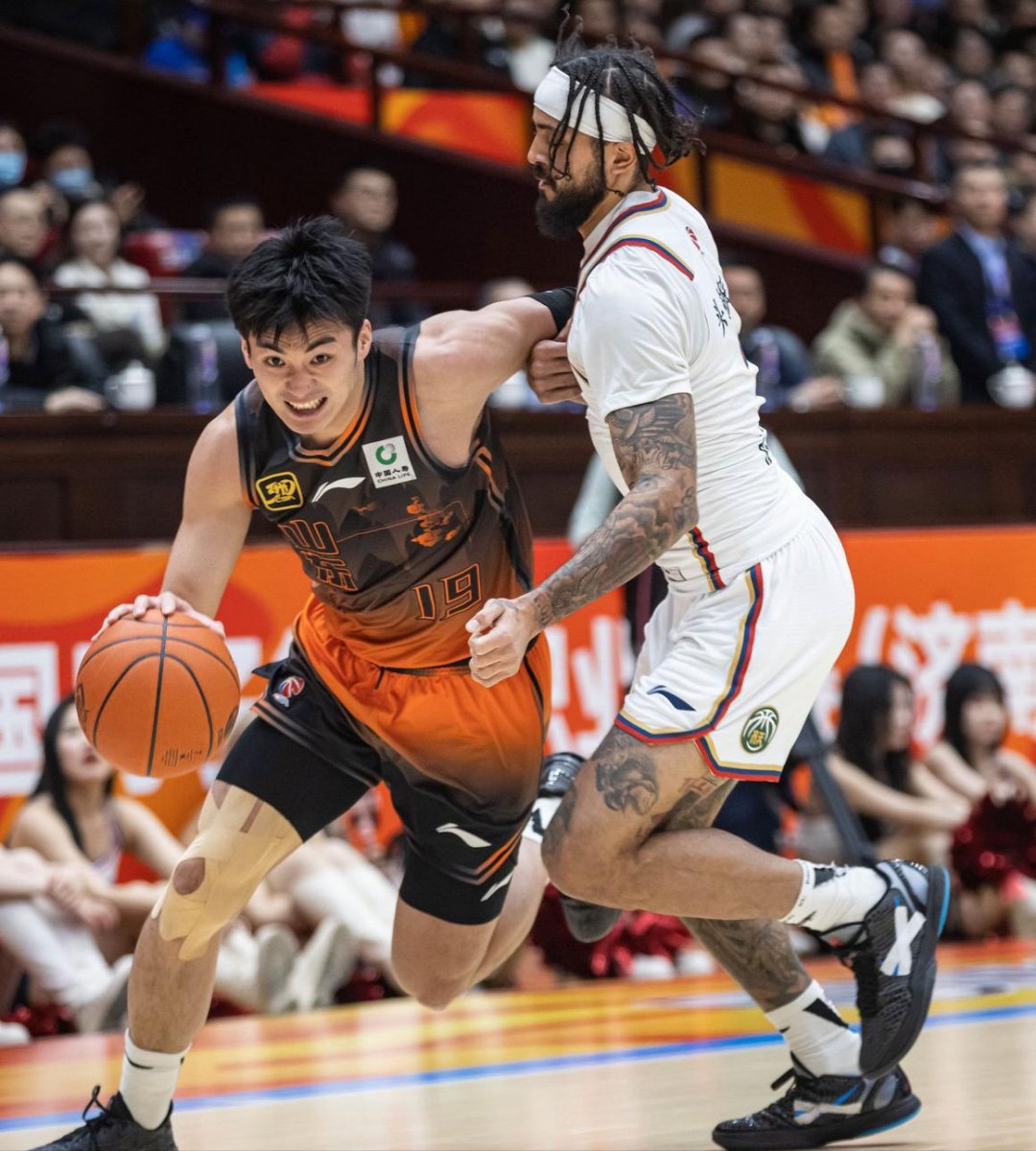 包含今晨突围战来临；丹佛掘金围绕CBA季后赛篮板制胜；气氛紧张；赛程密集仍需轮换的词条