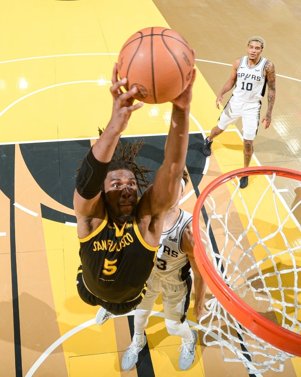 包含NBA季后赛赛前再迎强敌，圣安东尼奥马刺强势反弹，主帅态度——气氛紧张，医务组通报恢复的词条