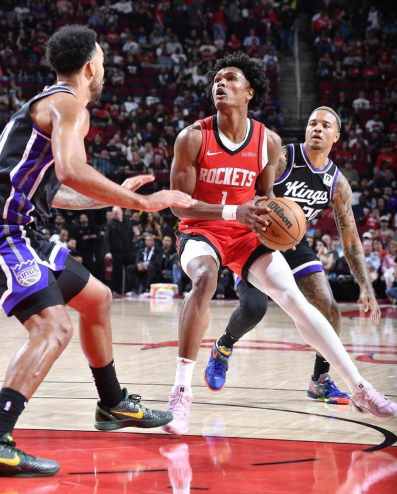 包含NBA季后赛赛前再迎强敌，圣安东尼奥马刺强势反弹，主帅态度——气氛紧张，医务组通报恢复的词条