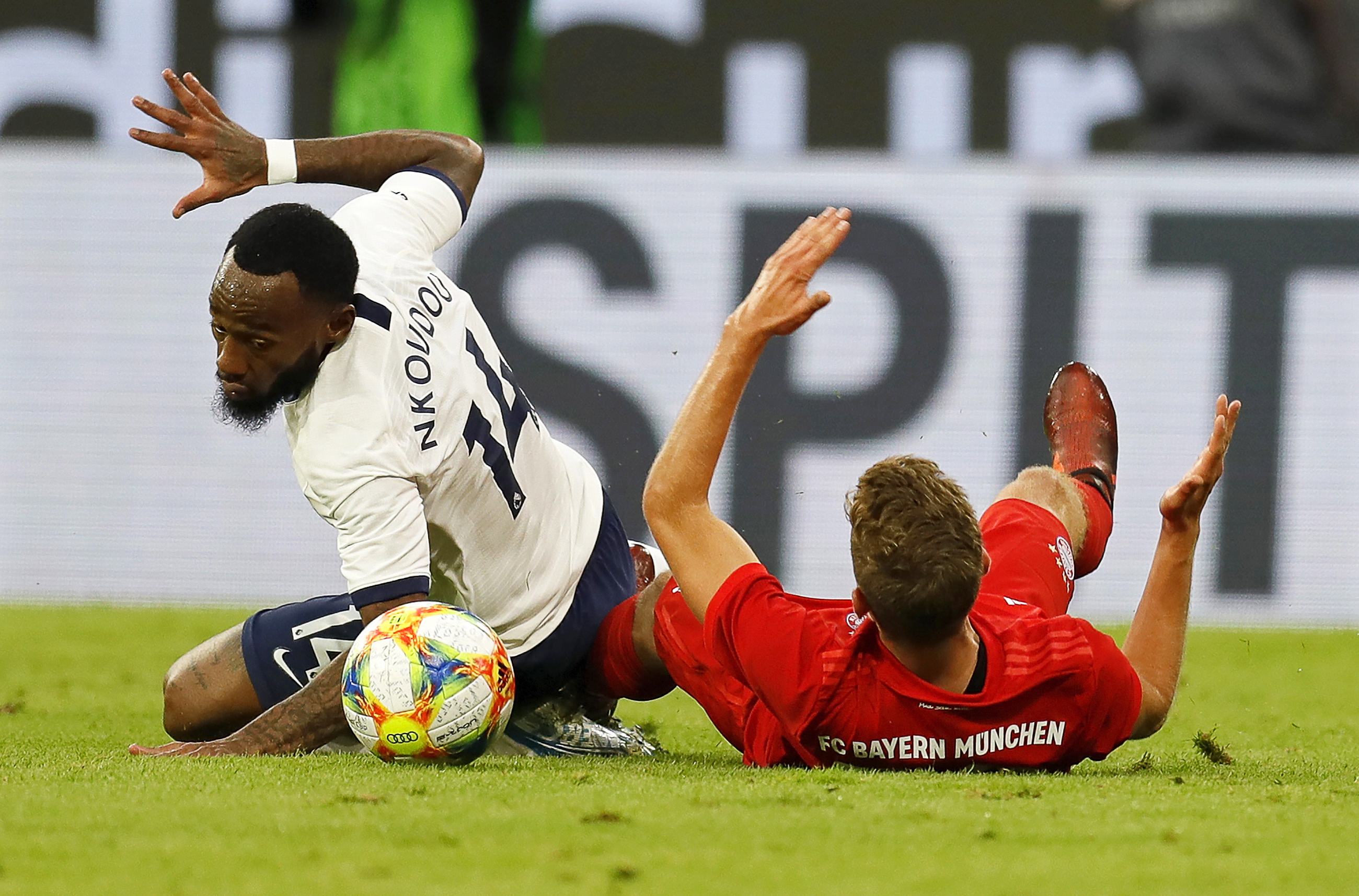 托特纳姆赛前篮板制胜，志在德甲名次提升，引发热议，团队化学反应显著(德谟克利特有一句名言)