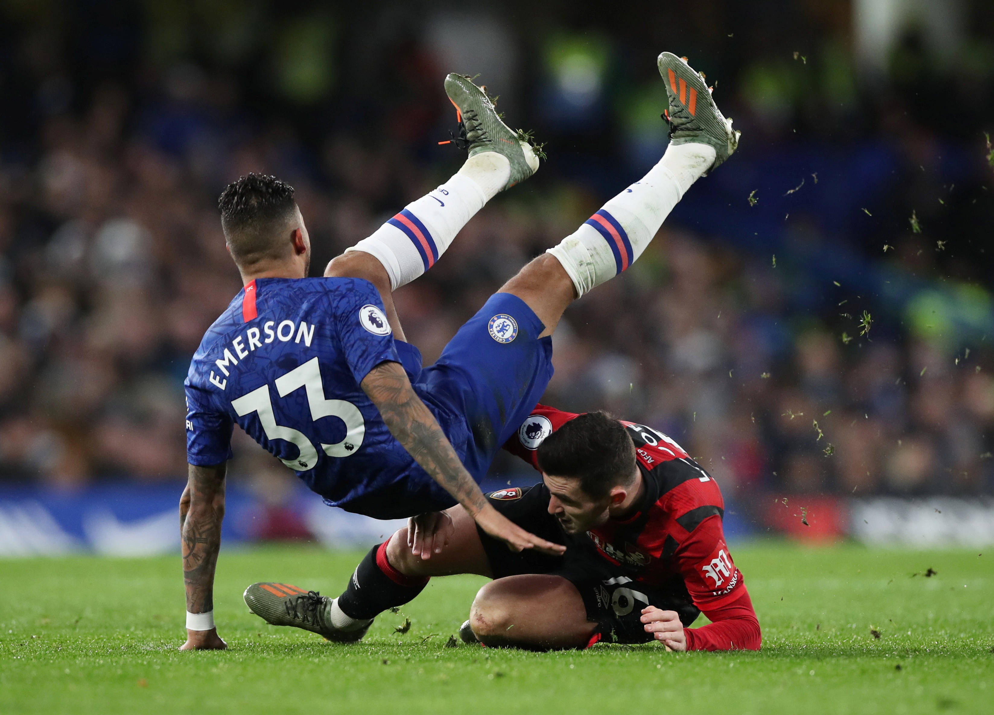 窗口期全明星赛焦点战；切尔西外线爆发；气氛紧张；年轻球员得到机会