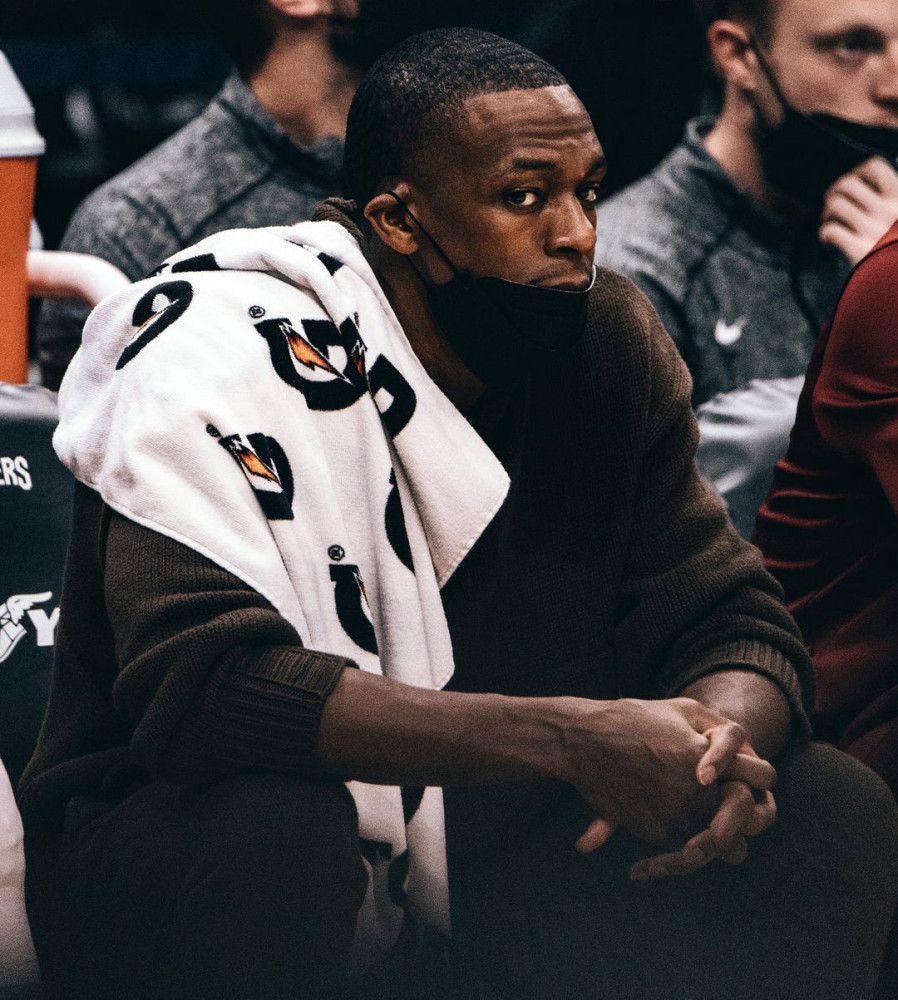 包含瓦伦西亚训练开放日，窗口期官宣签约引欢呼，欧超杯在即，临场指挥获称赞的词条