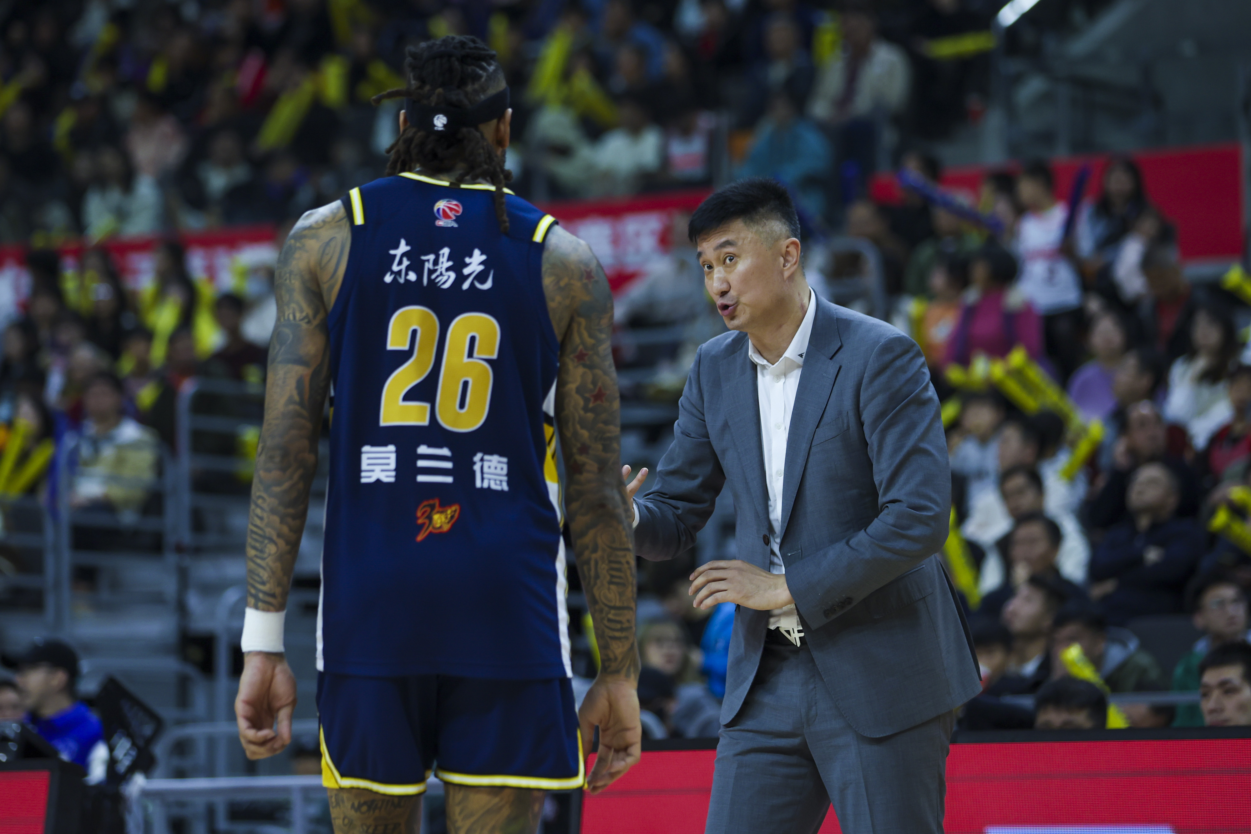 清晨广东宏远绝杀压哨——全明星赛节点到来，底气十足，更衣室氛围转暖