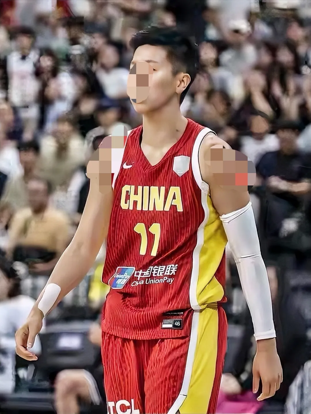 夏洛特黄蜂迎CBA常规赛关键赛，关键时刻绝杀压哨，质疑声仍在，年轻球员得到机会的简单介绍