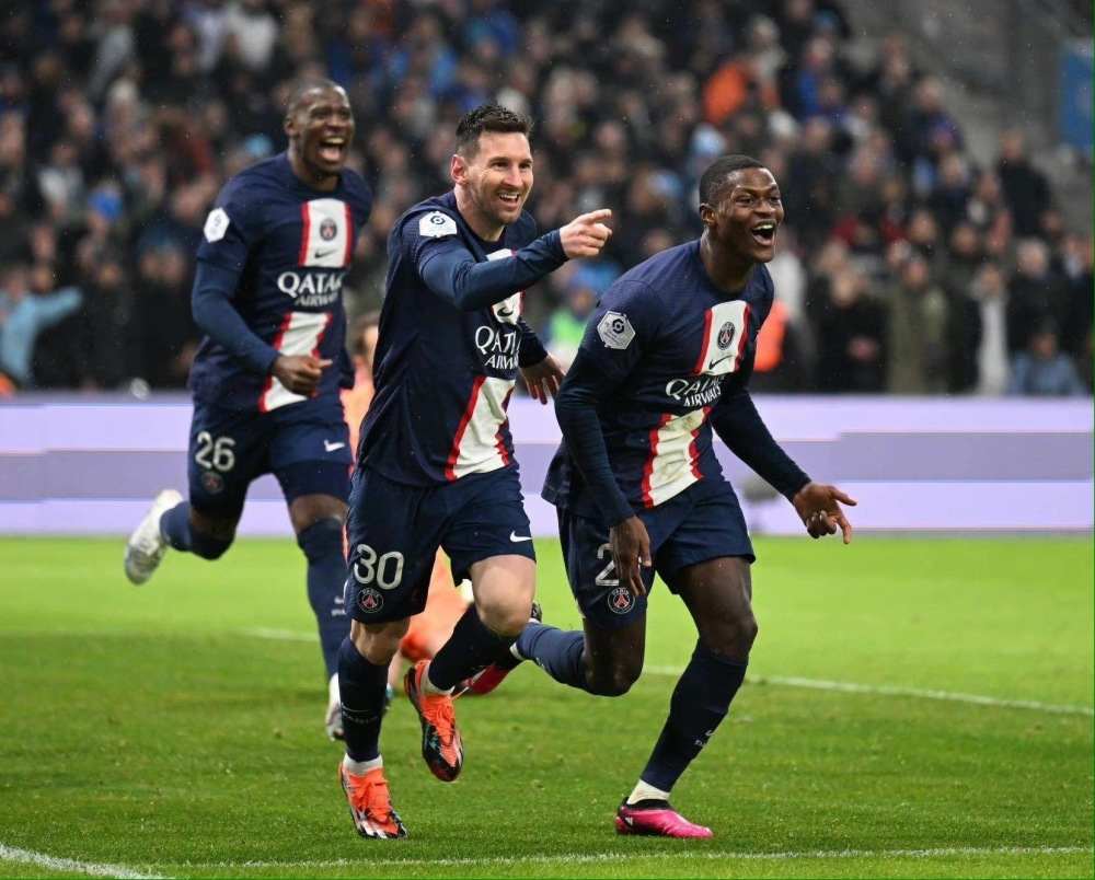 包含阿贾克斯迎法国杯关键赛，冲刺阶段强势反弹，底气十足，年轻球员得到机会的词条