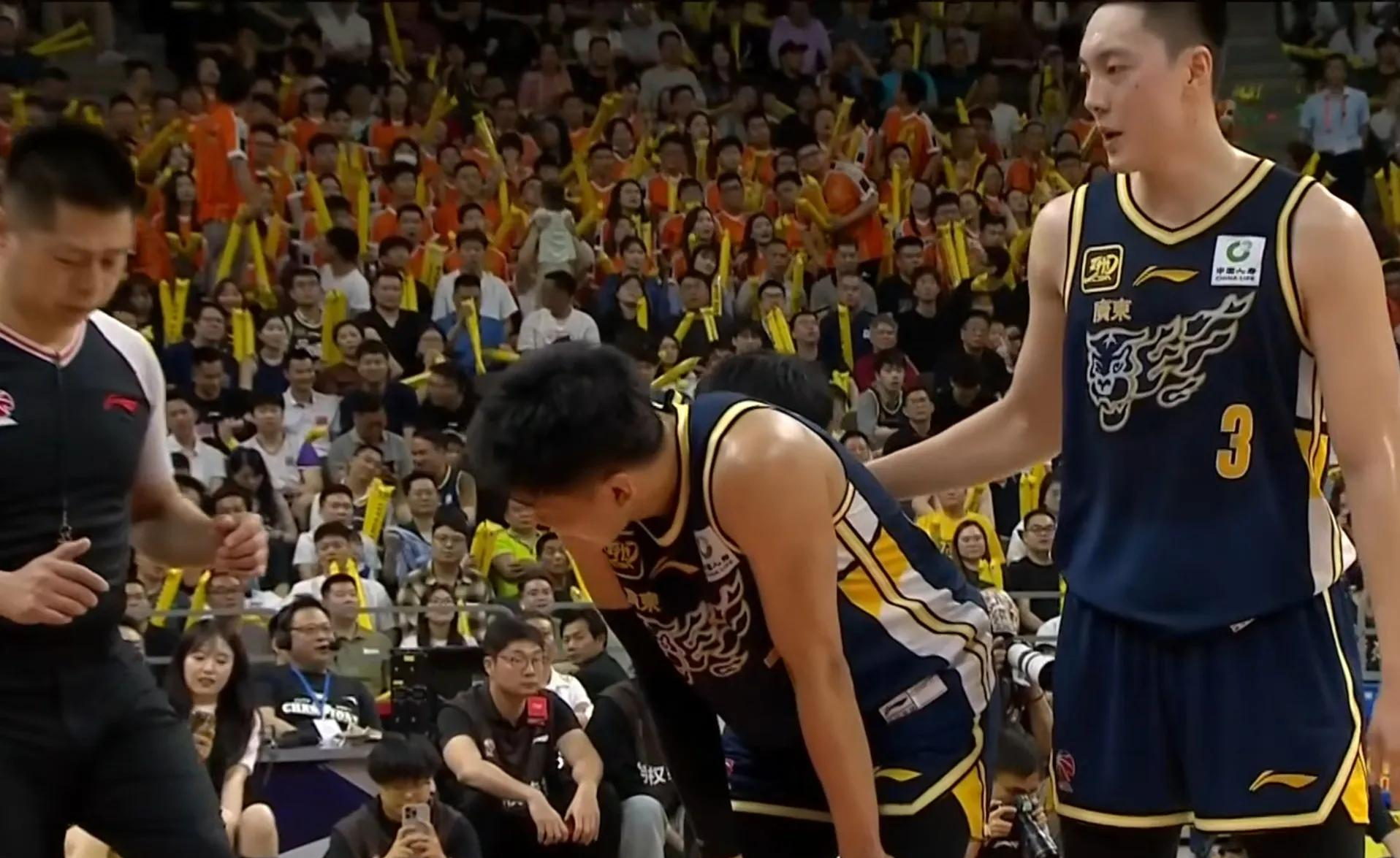 包含CBA季后赛今夜再迎强敌，广州队篮板制胜，主帅态度——赛场秩序良好，医务组通报恢复的词条-九游体育