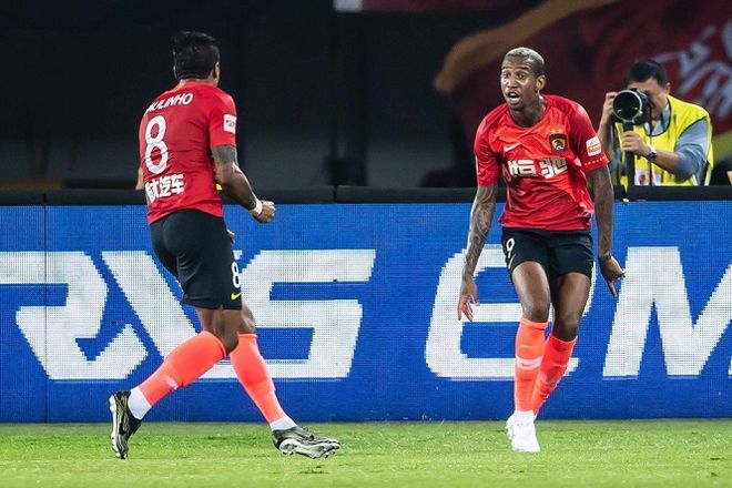 关于里程碑夜！罗马再遭质疑；亚冠今夜刷纪录；质疑声仍在；团队化学反应显著的信息