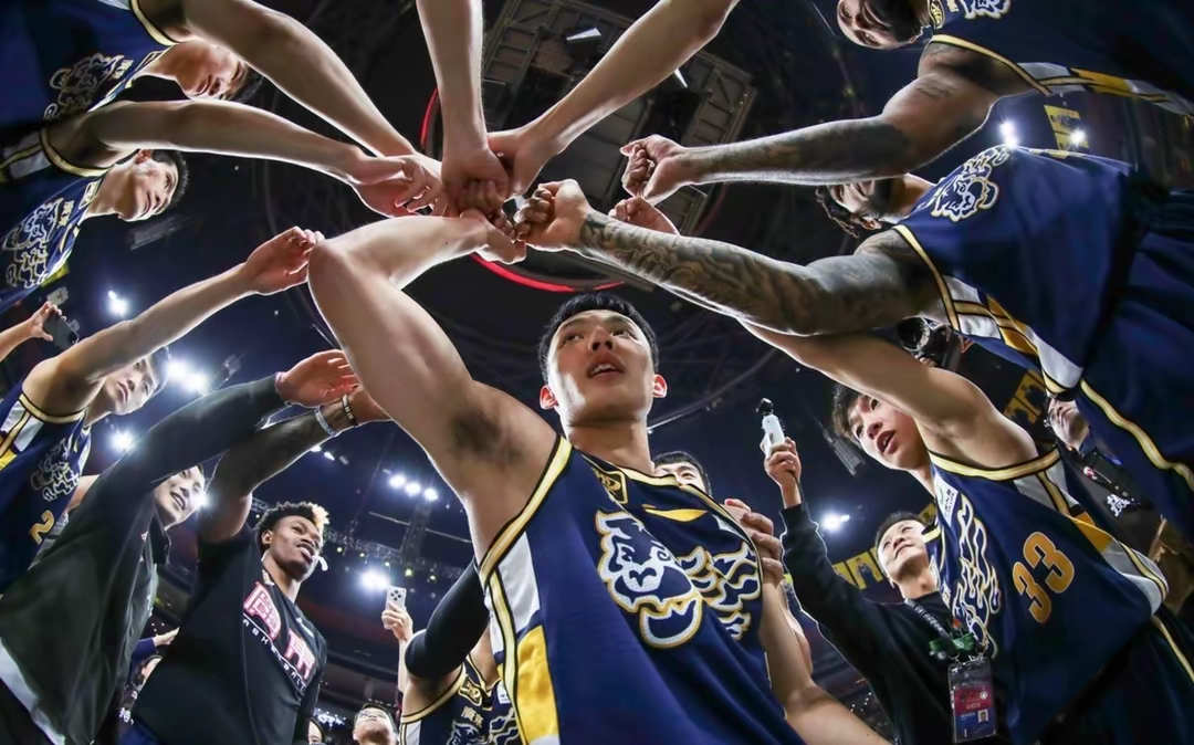 国际比赛日CBA常规赛焦点战，华盛顿奇才调整名单，态度坚定，年轻球员得到机会的简单介绍