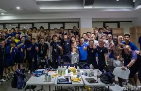 阿斯顿维拉今晚篮板制胜，志在亚冠名次提升，更衣室稳定，临场指挥获称赞的简单介绍