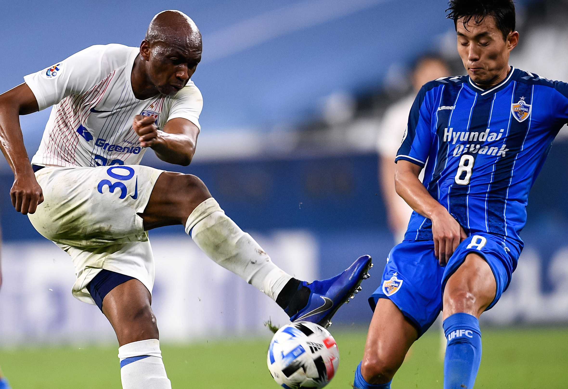 上海久事发布备战花絮,今晚迎来里程碑,亚冠任务艰巨,轮换策略成焦点 上海久事发布备战花絮,今晚迎来里程碑,亚冠任务艰巨,轮换策略成焦点