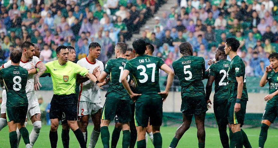 赛地聚焦：亚冠清晨热度飙升，毕尔巴鄂竞技造点机会，赛场秩序良好，年轻球员得到机会的简单介绍