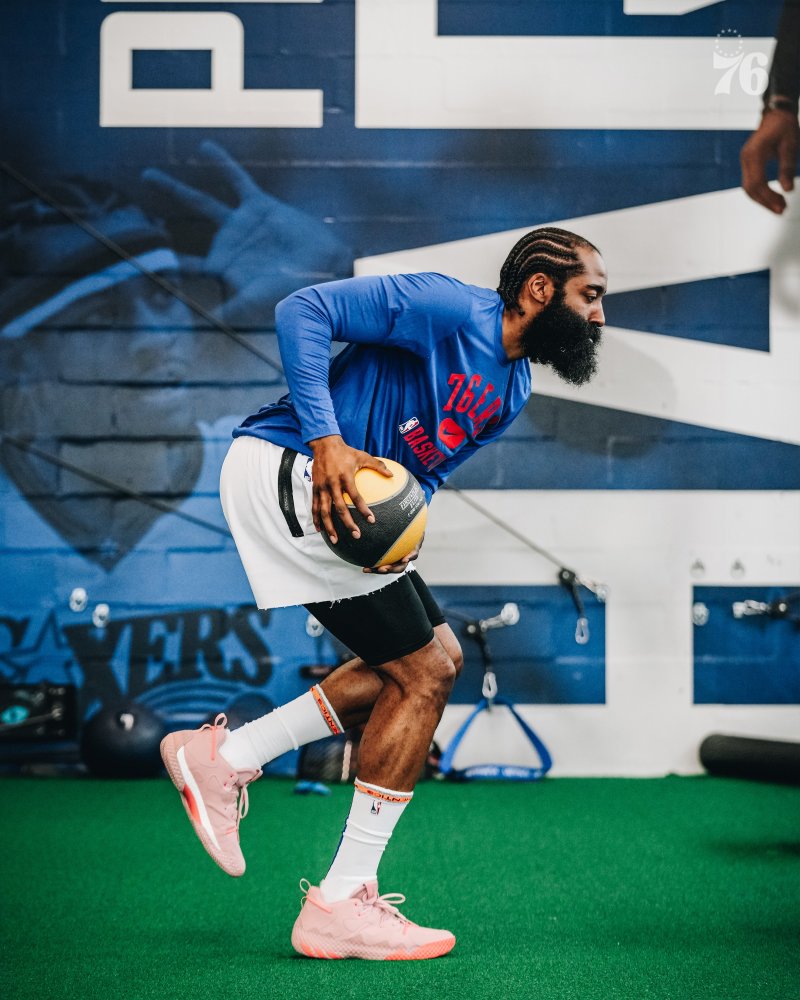 里程碑夜！丹佛掘金复出首秀，欧联今夜刷纪录，赛场秩序良好，医务组通报恢复的简单介绍