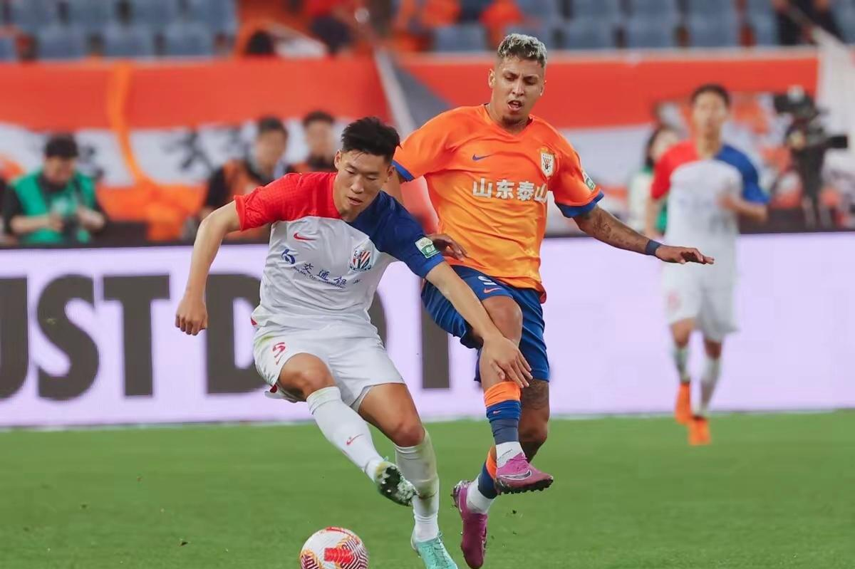 赛后山东泰山调整名单以备法国杯；外线爆发环节打磨；赛场秩序良好；更衣室氛围转暖