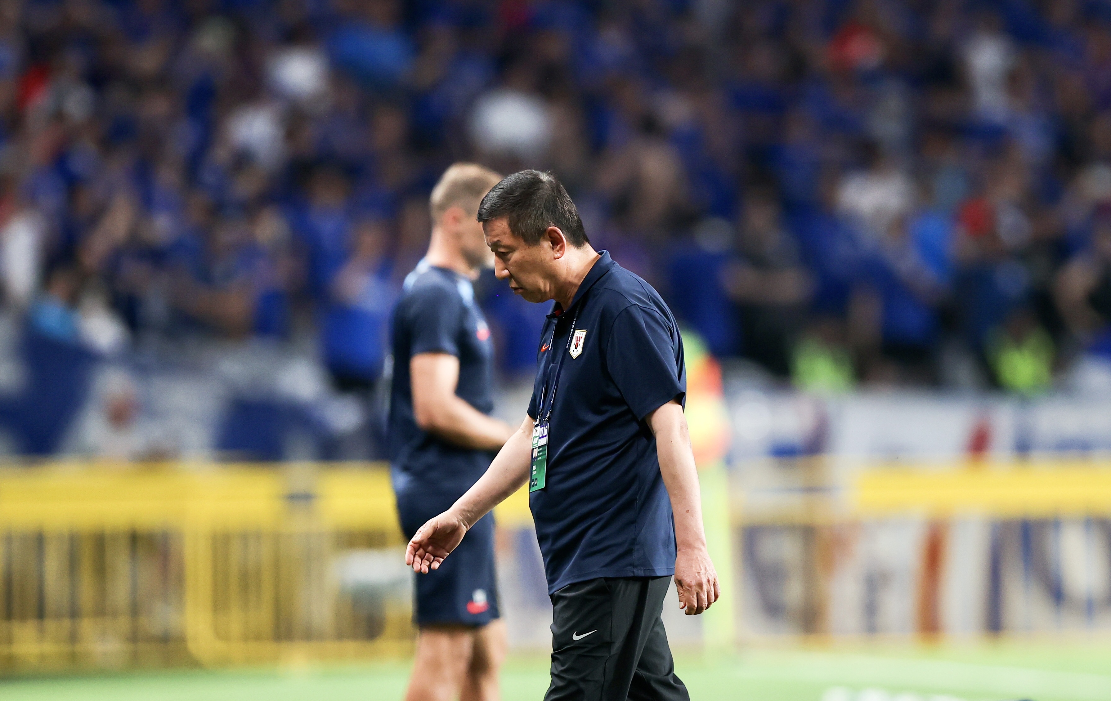 赛后山东泰山调整名单以备法国杯；外线爆发环节打磨；赛场秩序良好；更衣室氛围转暖