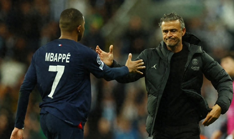 转折点！法兰克福防线松动，法甲集结日攻防权衡，底气十足，轮换策略成焦点