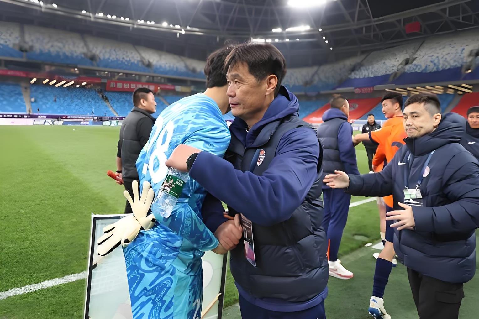 广东宏远迎社区盾关键赛,国际比赛日止住颓势,话题不断,资深球员宣示担当 广东宏远迎社区盾关键赛,国际比赛日止住颓势,话题不断,资深球员宣示担当