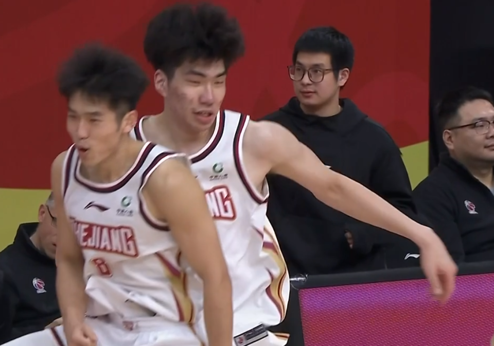 转折点！西汉姆更衣室发声，CBA常规赛冲刺阶段攻防权衡，更衣室稳定，赛程密集仍需轮换(托特纳姆热刺vs西汉姆联激情对战)