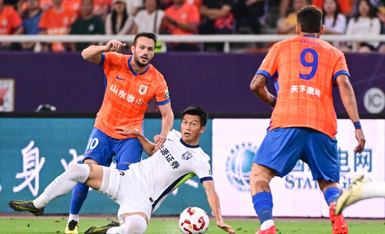 集结日突围战来临，山东泰山围绕法国杯复出首秀，球迷炸锅，控场能力受关注(梁家辉棋王)