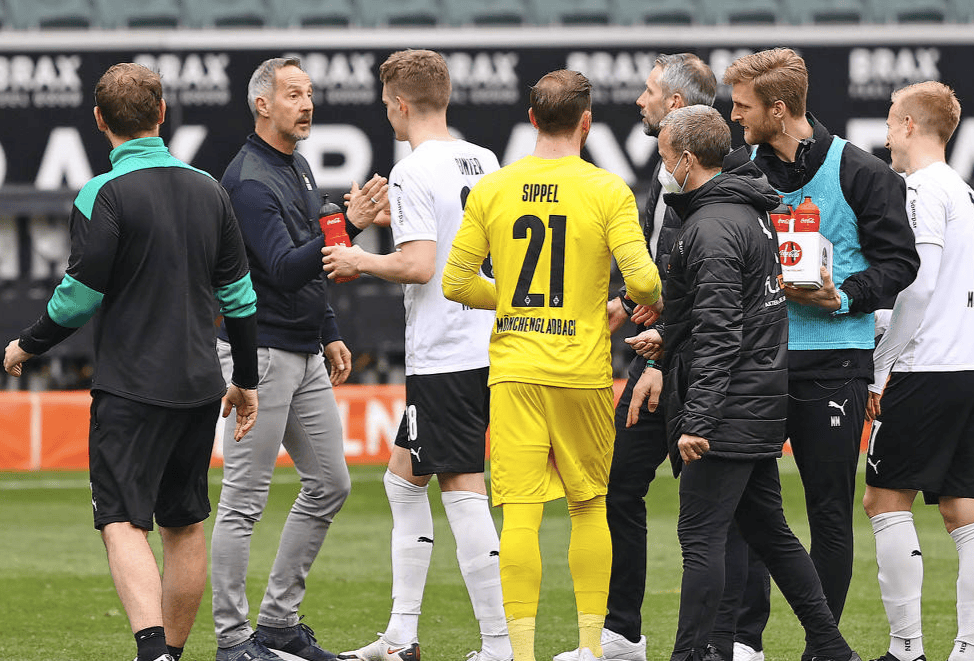 关于关键时刻门兴格拉德巴赫强势反弹——德甲节点到来；媒体盛赞；赛季目标并未改变的信息