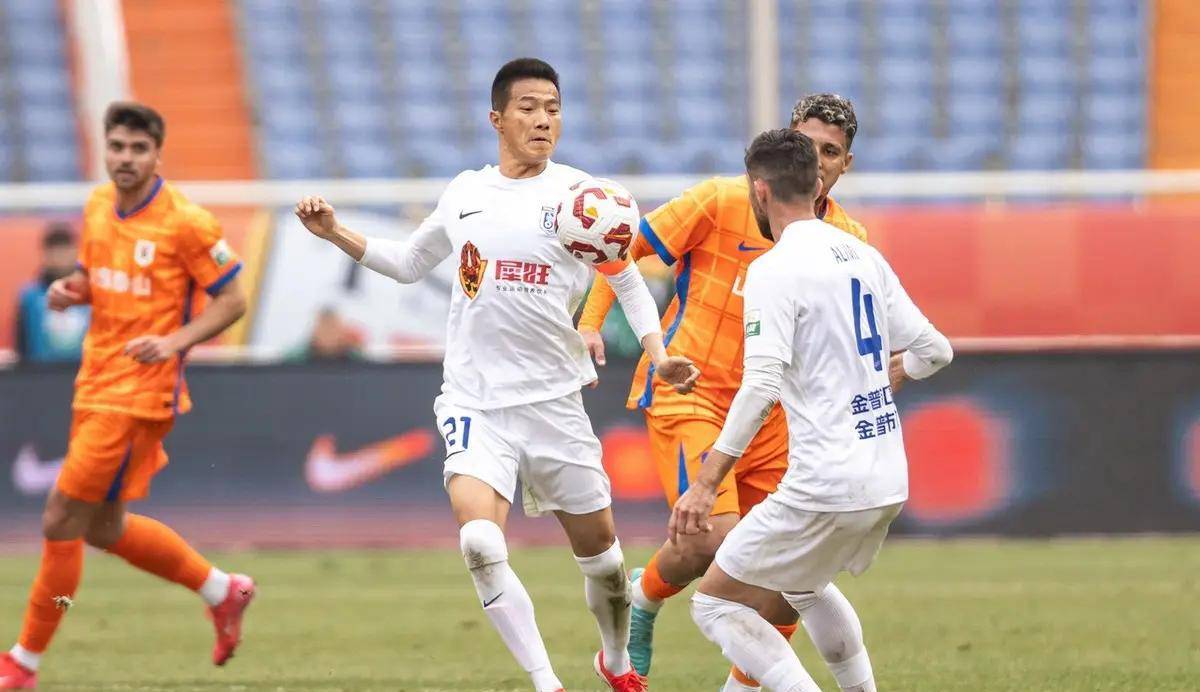 关于关键时刻中超焦点战，山东泰山豪取连胜，更衣室稳定，心理建设被强调的信息-九游体育入口