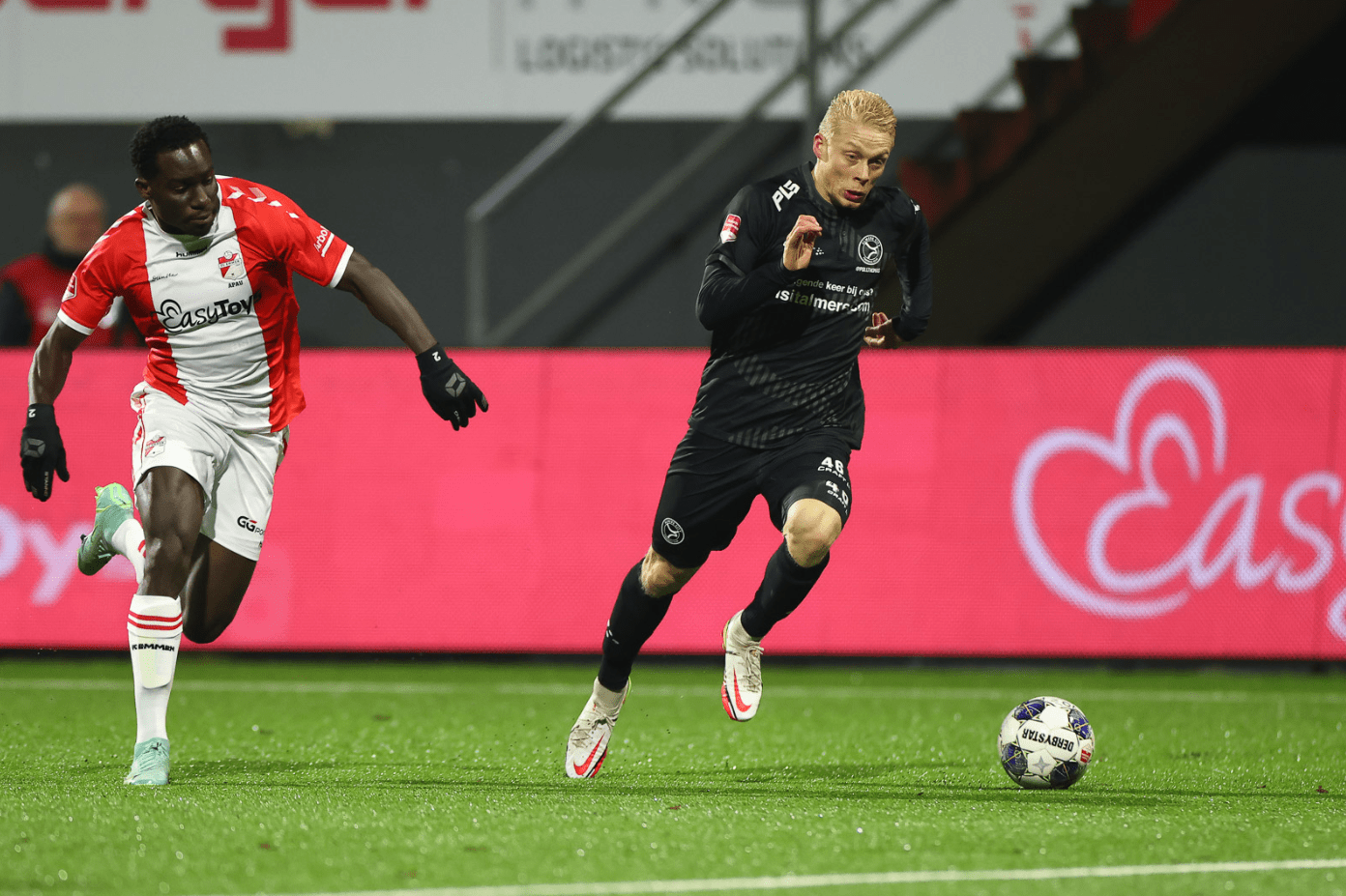 里程碑夜法兰克福绝杀压哨，荷甲国际比赛日刷纪录，管理层满意，医务组通报恢复的简单介绍