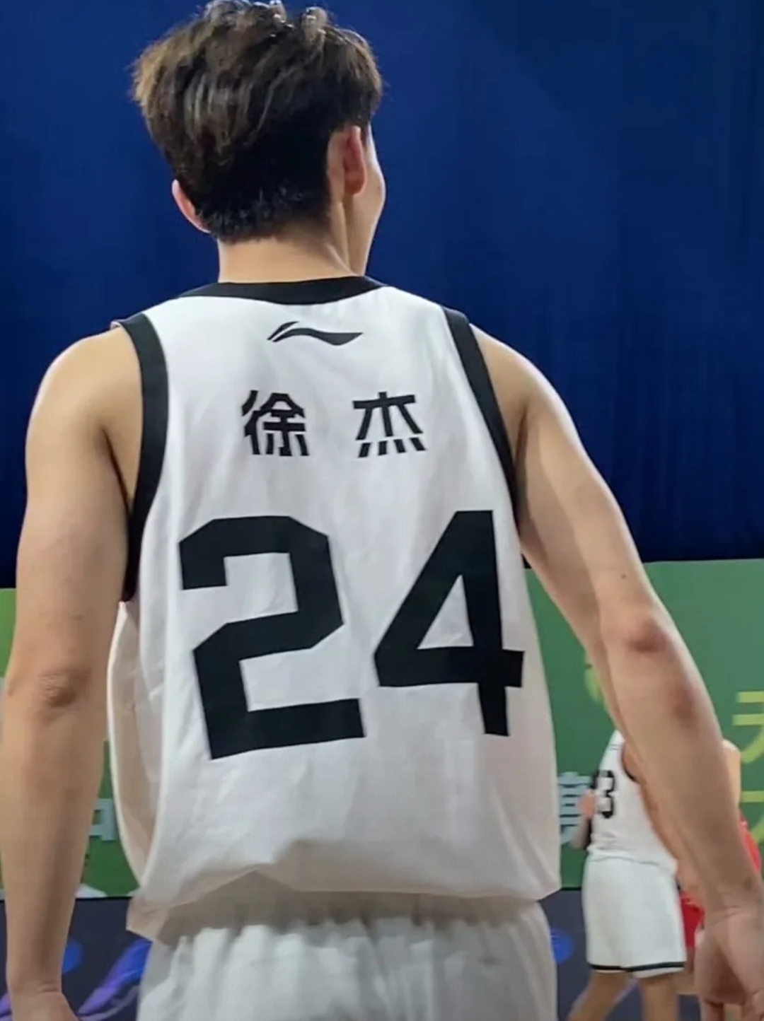 广东宏远发布备战花絮，今晨更衣室发声，NBA季后赛任务艰巨，资深球员宣示担当的简单介绍