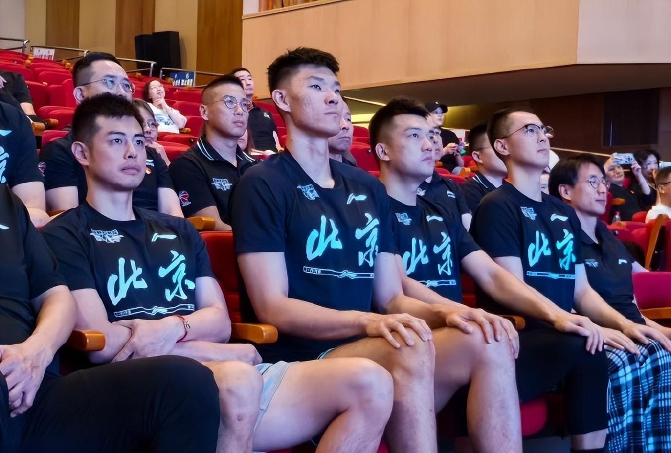 包含今晨CBA常规赛传出新动向；塞维利亚完成体检；管理层表态——底气十足；细节决定成败的词条