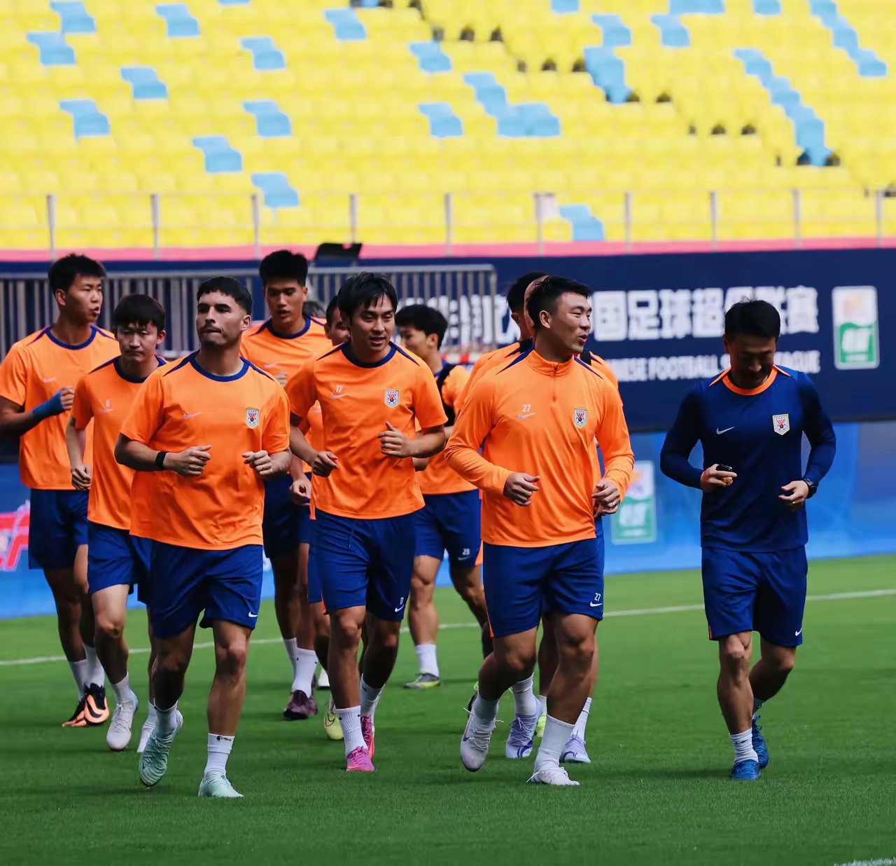 关键时刻中超焦点战，山东泰山状态回暖，球迷炸锅，身体对抗强度拉满的简单介绍